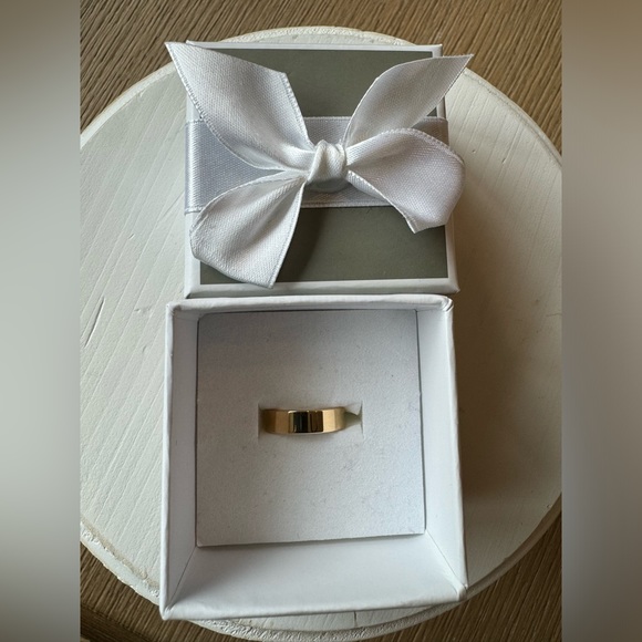 Sonia Jewels • 10kt Yellow Gold 5mm Flat Plain Classic Wedding Band • Size 6 - Picture 5 of 5